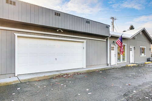 Electric Fireplace: Central Coeur D'alene Studio!