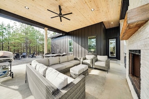 House (2 Bedrooms) | Interior - 7 Mi to Broken Bow Lake: 'wynsome Lodge' Cabin! (Broken Bow)