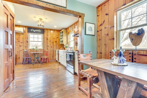 Grill & Fire Pit: New Market Getaway on 3-acres!