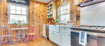 New Market Home w/ Fire Pit: Near Skiing & Hiking