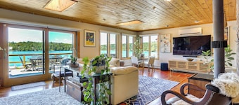 Waterfront Home on White Lake: Near Bethel Woods!