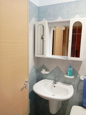 Doccia, asciugacapelli, bidet