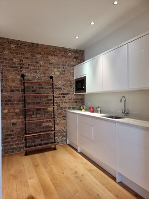 Mikrowelle, Ofen, Herdplatte, Geschirrspüler