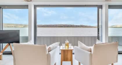 Beach Haven - Stunning Beach Front Property