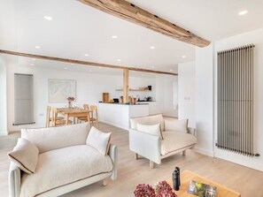 Smart TV - Beach Haven - Stunning Beach Front Property (Arnside)