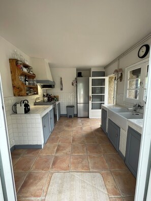 Private kitchen - Maison Le Galino- Golfe de Saint Tropez (La Mole)