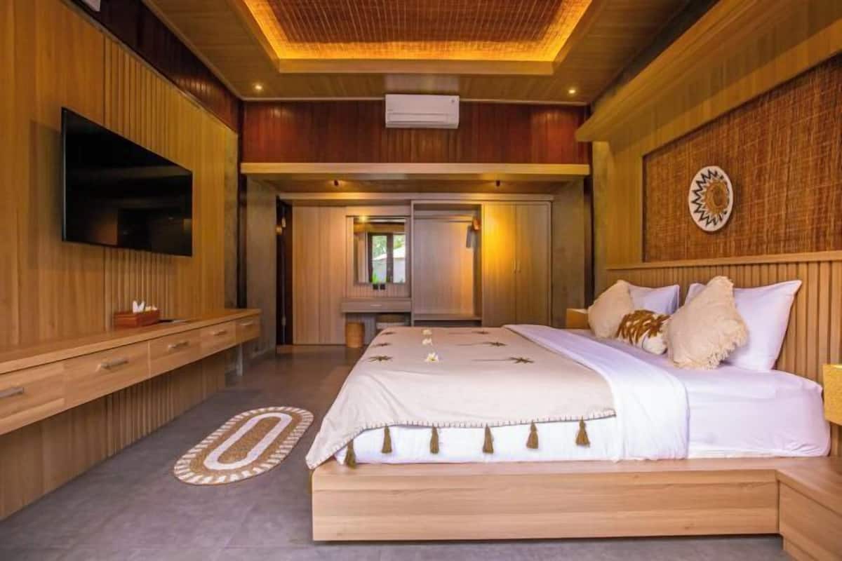 2 bedrooms, blackout drapes, free WiFi