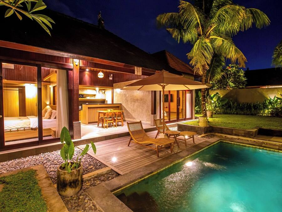 Villa familiar, vistas a la piscina | Zona de estar