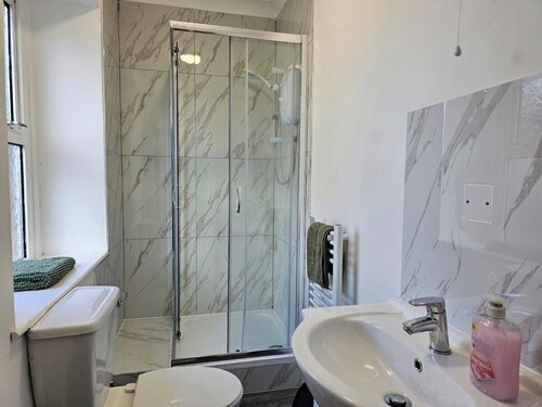 Modern & Stylish 1 bedroom flat