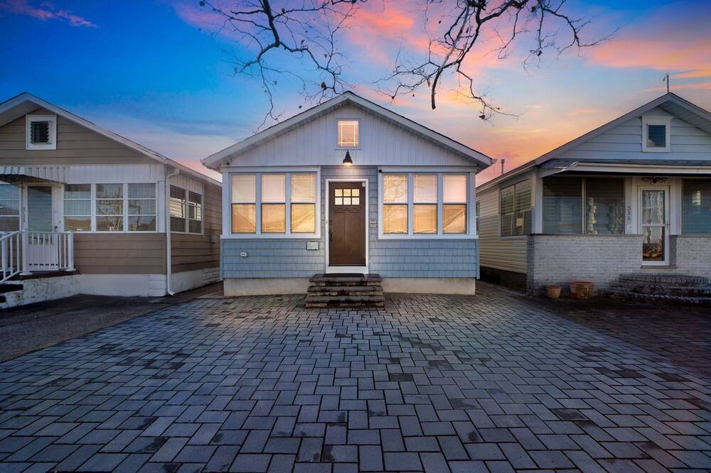 Cozy 3-br Retreat, Four Blocks To Beach & Boardwalk 3 Bedroom Home - Ocean County, NJ