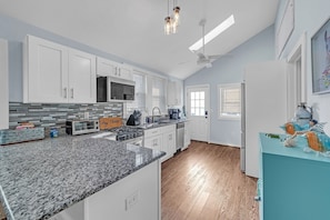 House, 3 Bedrooms | Private kitchen | Fridge, oven, coffee/tea maker, toaster