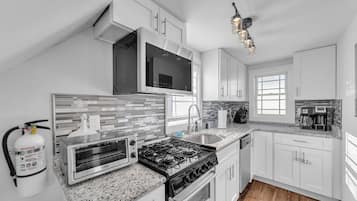 Rumah, 2 kamar tidur | Dapur pribadi | Lemari es, oven, mesin pembuat kopi/teh, dan pemanggang roti