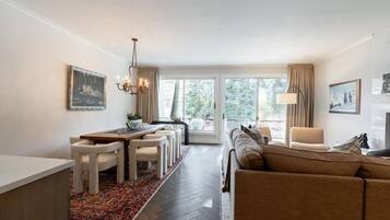 Condo, 2 Bedrooms | Living area