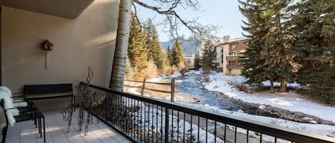 Condo, 2 Bedrooms | Property grounds