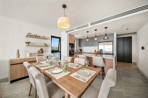 Apartment, 3 Bedrooms | Dining