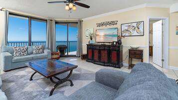 Condo, 3 Bedrooms | Living area