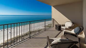 Condo, 3 Bedrooms | Property grounds