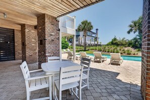 Rumah, beberapa kamar | Tempat makan outdoor