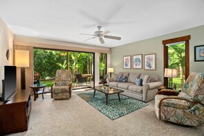 Condo, 1 phòng ngủ | Khu phòng khách