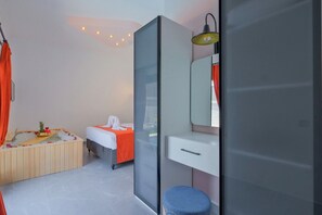 2 chambres, fer et planche à repasser, Wi-Fi gratuit, draps fournis