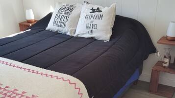 1 habitación, tabla de planchar con plancha, wifi y ropa de cama