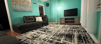 Charming 2-bedroom house in Aberdeen with WiFi and AC