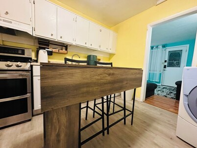 Charming 2-bedroom house in Aberdeen with WiFi and AC