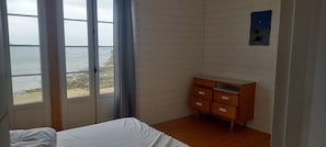 4 chambres, bureau, literie fournie