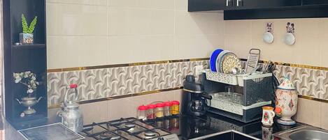 Fridge, microwave, oven, coffee/tea maker