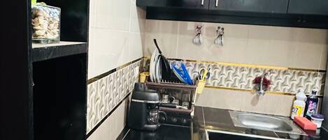 Fridge, microwave, oven, coffee/tea maker