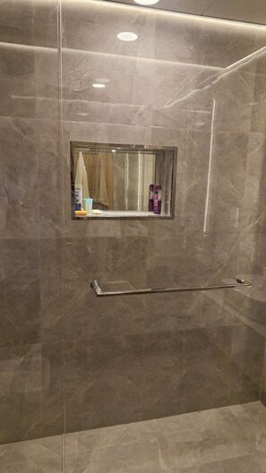 Deluxe Shared Dormitory | Bathroom | Shower, towels - Nas Villa Luxury Hostels (Dubai)