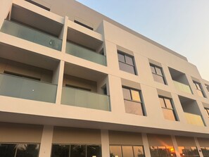 Exterior - Nas Villa Luxury Hostels (Dubai)