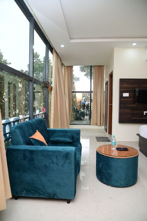 Desk, laptop workspace, free WiFi - Hotel Zeke Avenue (Bengaluru)