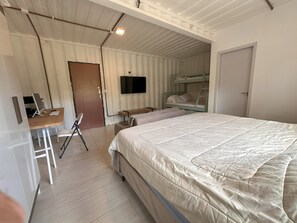 5 bedrooms, WiFi, bed sheets