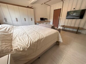 5 bedrooms, WiFi, bed sheets