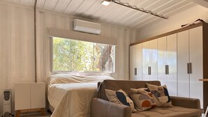 A bedroom with a bed, a window, a wardrobe, and a sofa. - Villela House at Villela Home Stay (Lago Sul)