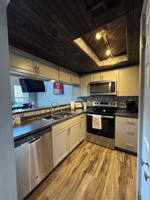 Fridge, microwave, oven, stovetop - Completely updated Monroe Lake Condo with private loft, steps to pool and tennis (Bloomington)