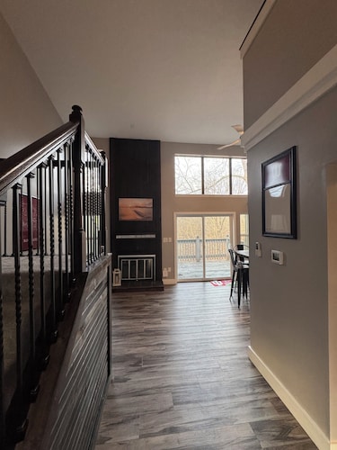 Completely updated Monroe Lake Condo with private loft, steps to pool and tennis