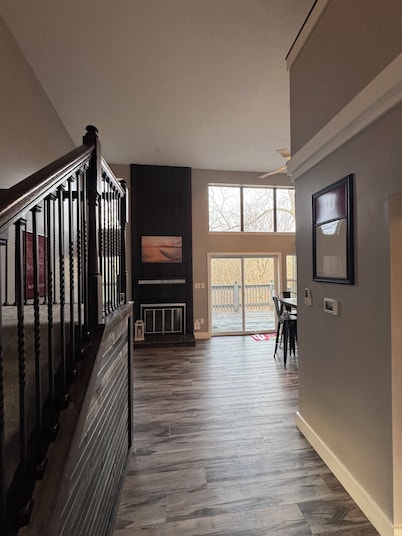 Completely updated Monroe Lake Condo with private loft, steps to pool and tennis