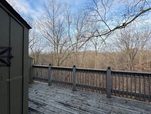 Terrace/patio - Completely updated Monroe Lake Condo with private loft, steps to pool and tennis (Bloomington)