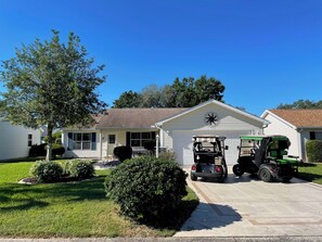 Exterior - Cozy home w/golf cart, lanai, smart TVs, & prime location near town squares! (The Villages)
