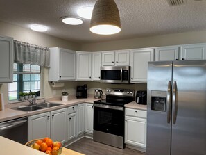 Fridge, microwave, oven, stovetop - Cozy home w/golf cart, lanai, smart TVs, & prime location near town squares! (The Villages)