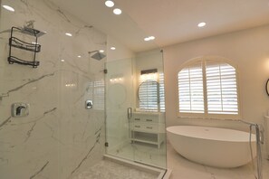 Hair dryer, towels, soap, toilet paper - Florida Gated Private Estate (Port Charlotte)