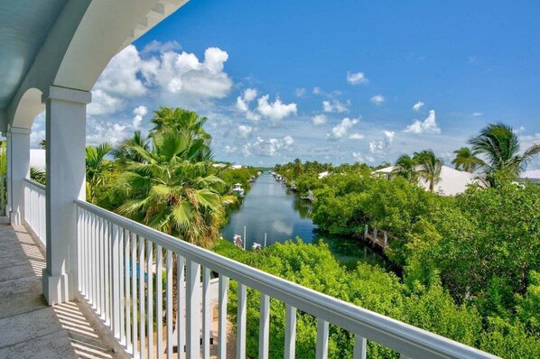 Property grounds - Oceanside Manor-Private Pool 30' Dock 360 view (Key Colony Beach)