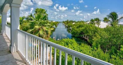 Oceanside Manor-Private Pool 30' Dock 360 view
