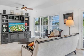 Smart TV - Oceanside Manor-Private Pool 30' Dock 360 view (Key Colony Beach)