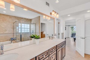 Shower, jetted bath, hair dryer, towels