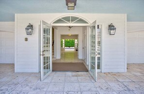 Exterior detail - Oceanside Manor-Private Pool 30' Dock 360 view (Key Colony Beach)