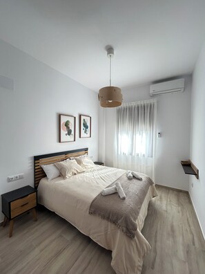 6 bedrooms, iron/ironing board, WiFi, bed sheets