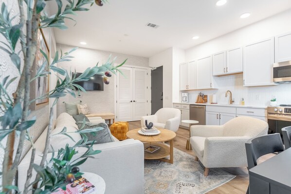 Interior - Here You Come Again - East Nashville Condo (Nashville)